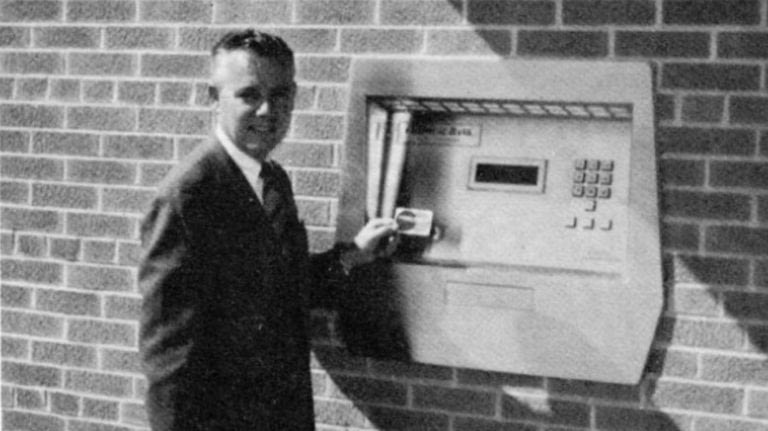 اولین دستگاه خودپرداز - تاریخچه بانکداری دیجیتال